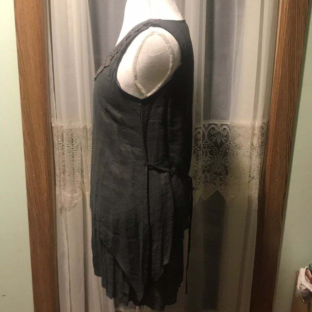 Dress - Picture 2 of 4